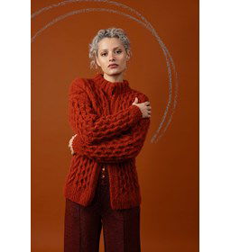 Damesvest Margaret met grove kabels gemaakt van Lang Yarns Suri Alpaca