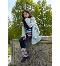 Gestreepte beenwarmers gemaakt van Lang Yarns Cloud
