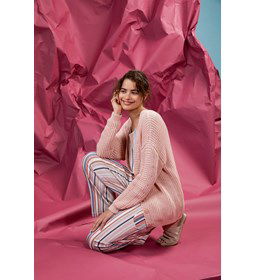 Damesvest met verticale en horizontale lijnenspel gemaakt van Lang Yarns Soft Cotton