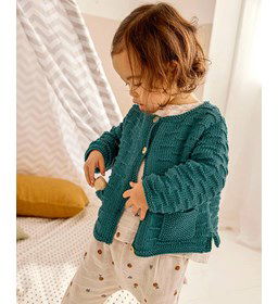 Kindervest met verspringend ribbelpatroon. gemaakt van Phildar Phil Green