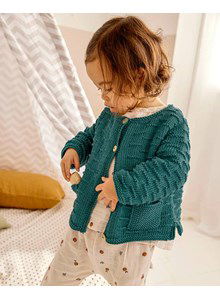 Kindervest met verspringend ribbelpatroon.