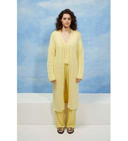 Lang damesvest in tricot- en ribbelsteek gemaakt van Lang Yarns Sakura (op=op)