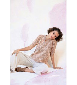 Damesshirt met driekwart mouwen gemaakt van rondbreinaald nr 2 - 2,25