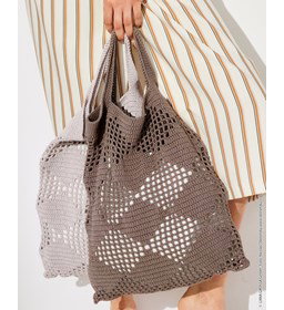 Boodschappentas met open gehaakte vierkantjes gemaakt van Lana Grossa Elastico