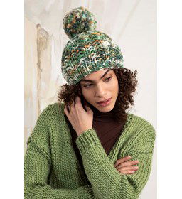 Muts met grote pompon gemaakt van Breinaalden