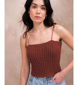 damestopje Lina met gestrikte schouderbandjes gemaakt van Naaiartikelen