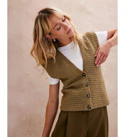 Damesgilet met knoopsluiting gemaakt van Haaknaalden