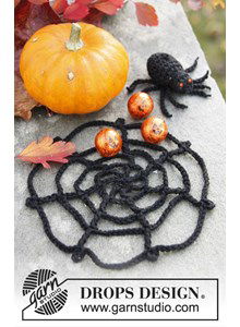 Gehaakt spinnenweb met spin 