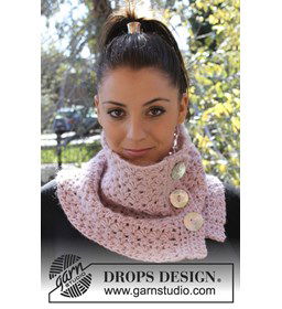 Gehaakte halswarmer van Drops Loves You #2 gemaakt van knopen