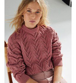 Damestrui in kruisend ajourpatroon gemaakt van Phildar Phil Cabotine