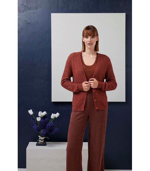 Breipatroon Damesvest Hetti in verspingende boordsteek