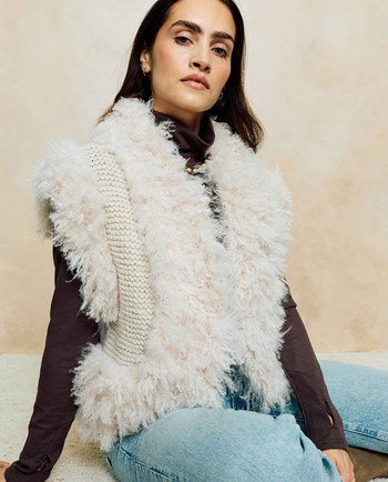 mouwloze jas met afwerking in bontlook