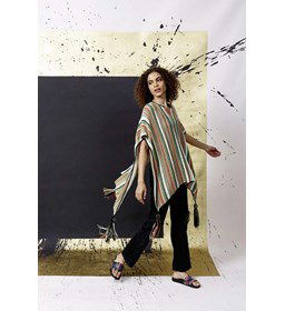 Poncho gemaakt van Lang Yarns Norma - Norma Color