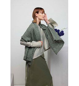 Brede sjaal Odette  gemaakt van Lang Yarns Lace