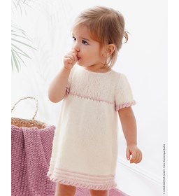 Baby jurkje met korte mouw en streepjes gemaakt van Lana Grossa Ecopuno