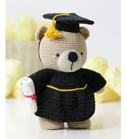 Afstudeerset gemaakt van Scheepjes Catona 25 en 10 gram