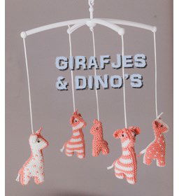 Muziekmobiel gemaakt van Kumihimo satijnkoord 