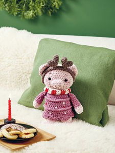 Knuffel biggetje in kerststijl