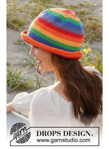 Dameshoed met boogstrepen