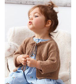 Babyvestje met koordsluiting en geborduurde bloemen gemaakt van Lana Grossa Ecopuno