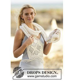 Gehaakte sjaal met franjes gemaakt van Drops Safran