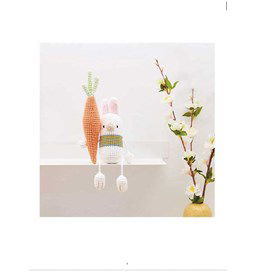 Konijntje of paashaas met wortel gemaakt van Rico Ricorumi