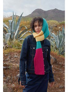 Meerkleurige sjaal met blokjespatroon