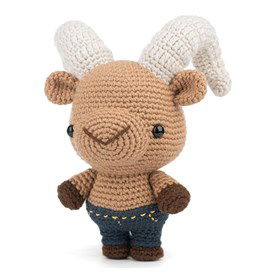 Geit met grote hoornd gemaakt van DMC borduurgaren 13