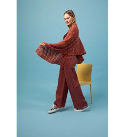 Sjaal met verfijnde schulprand