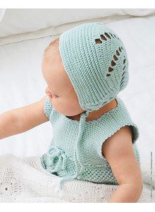 Babymutsje met bloempatroon op achterhoofd