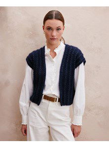 Mouwloos damesvest in kantpatroon