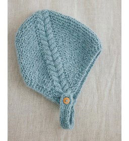 Babymutsje met halsbandje gemaakt van Phildar Phil Baby Alpaga