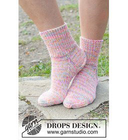 Rainbow Runner Socks gemaakt van DROPS Fiesta