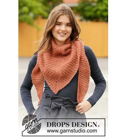 Dames sjaal gemaakt van Drops Kid Silk