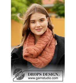 Dames sjaal gemaakt van Drops Kid Silk