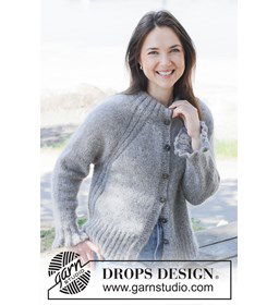 Silver Petunia Cardigan gemaakt van DROPS Soft Tweed