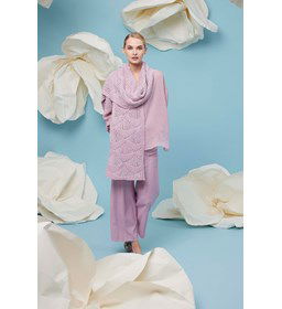 Lang brede  sjaal Rosetta gemaakt van Lang Yarns Amira