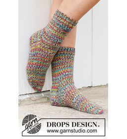 Sokken met fijne strepen gemaakt van Drops Fabel