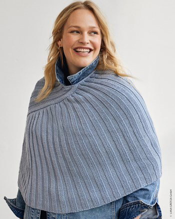 Poncho met in lengte verspringende verticale banen