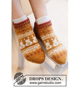 Enkelsokken Bunny Steps met paashazen gemaakt van Drops Karisma