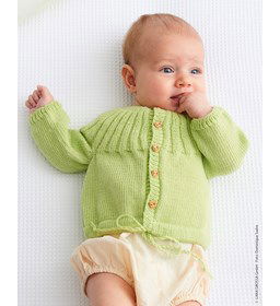 Babyvest met ronde pas in ribbelpatroon gemaakt van Lana Grossa Cool Wool Baby