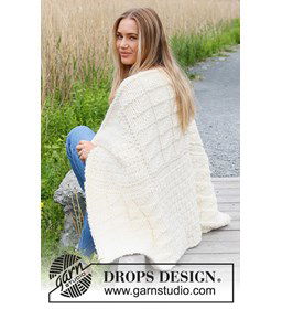 Deken in verschillende steekpatronen gemaakt van Drops Polaris