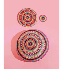 Vrolijk gekleurde poef Mexico gemaakt van Pingouin Esterel