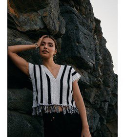 Mouwloos truitje met V-hals gemaakt van Phildar Phil Perle 5