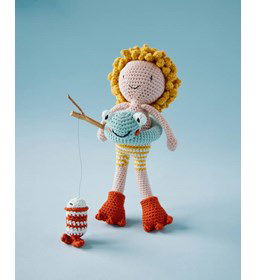 Zwemmende pop met hengel gemaakt van Phildar Phil Coton Mimi