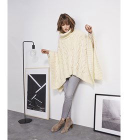 Dames poncho gemaakt van Phildar Phil Air Perou