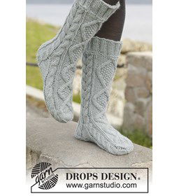 Gebreide sokken gemaakt van Drops Nepal