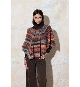 Poncho met knoopsluiting gemaakt van Lang Yarns Magnolia