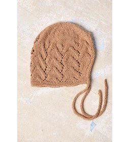 Babymutsje in nostalische stijl gemaakt van Lang Yarns Baby Cotton Naturally Colored