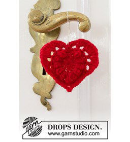 Hart hanger gemaakt van Drops Merino extra fine